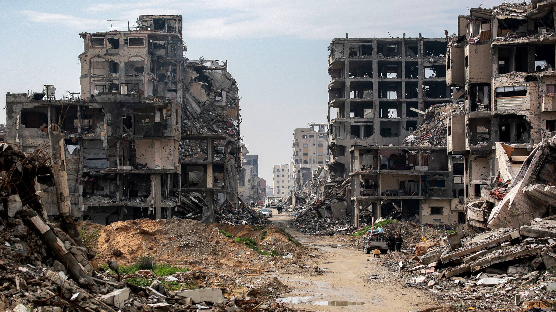 المباني المدمرة في غرب بيت لاهيا في شمال قطاع غزة