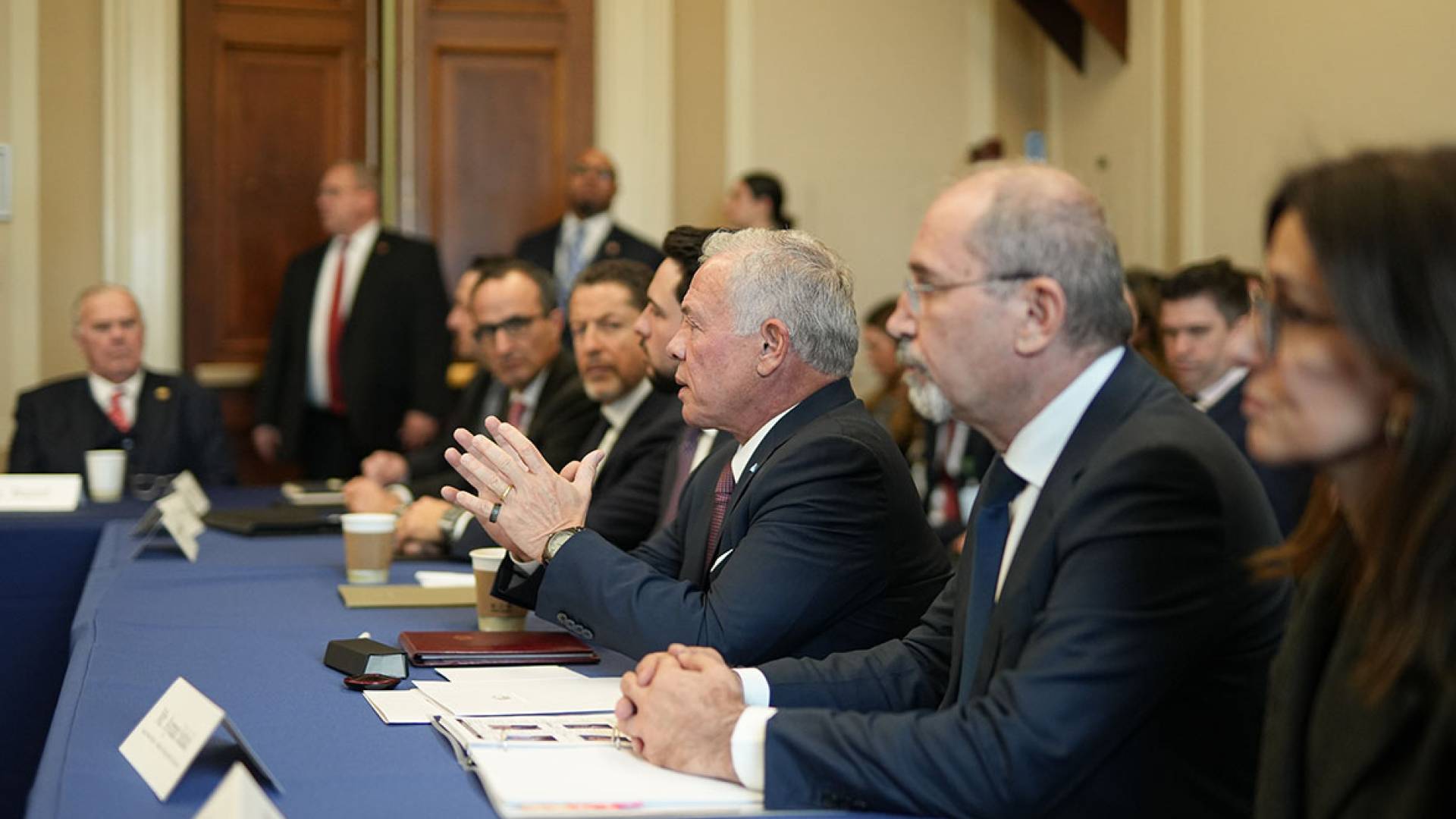 الملك يلتقي في واشنطن قيادات من الكونغرس الأميركي