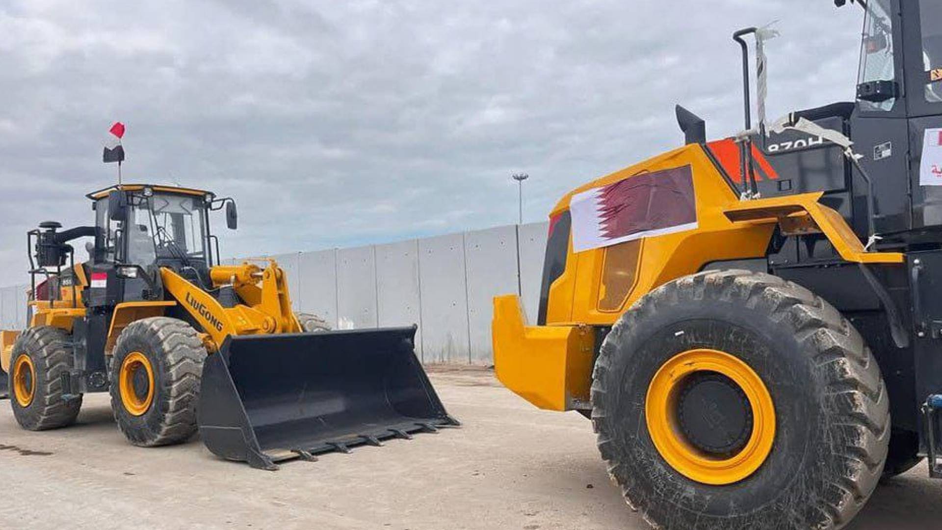 جرافات ومعدات ثقيلة تدخل قطاع غزة