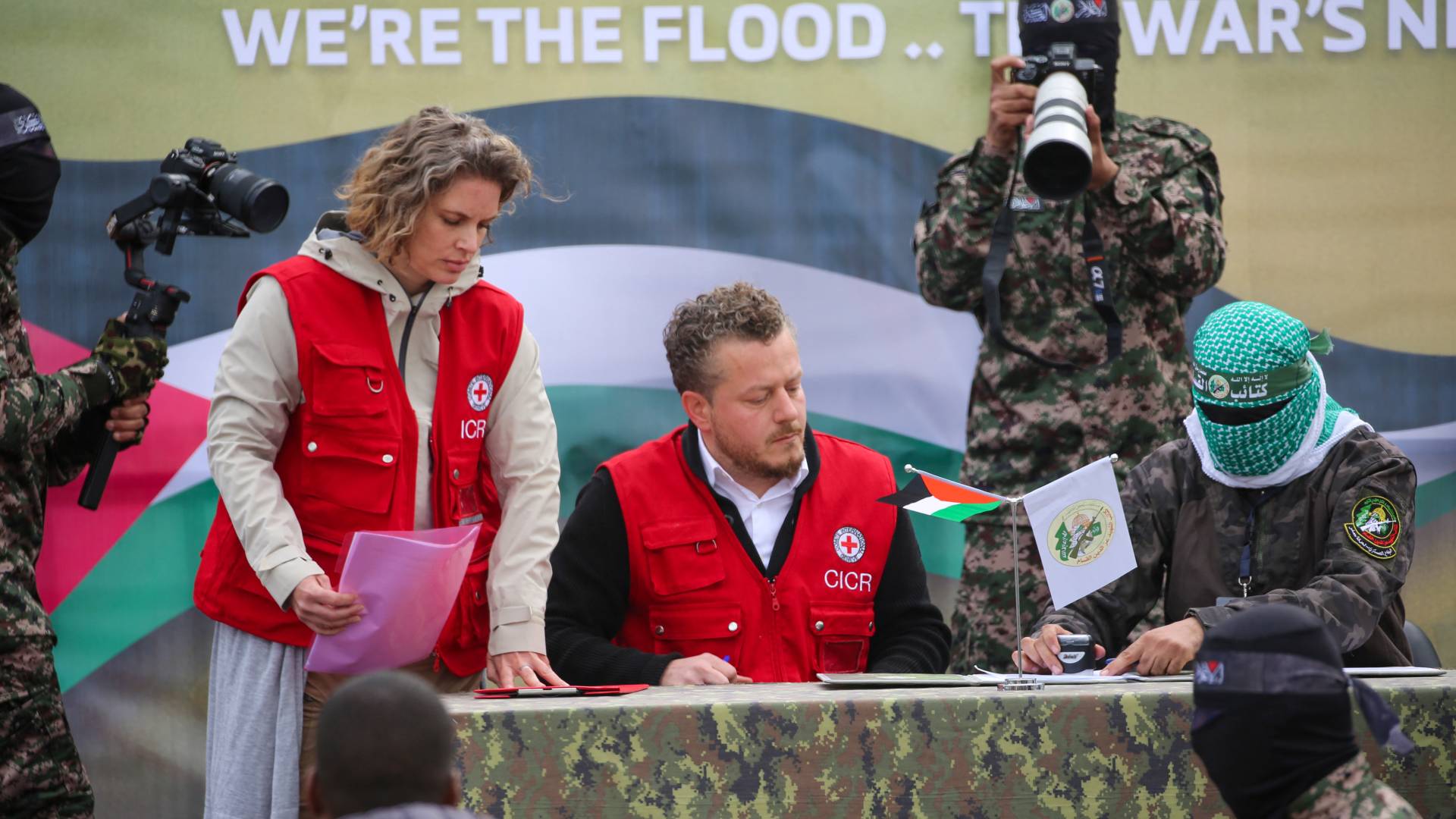 لقطة من تسليم الأسرى