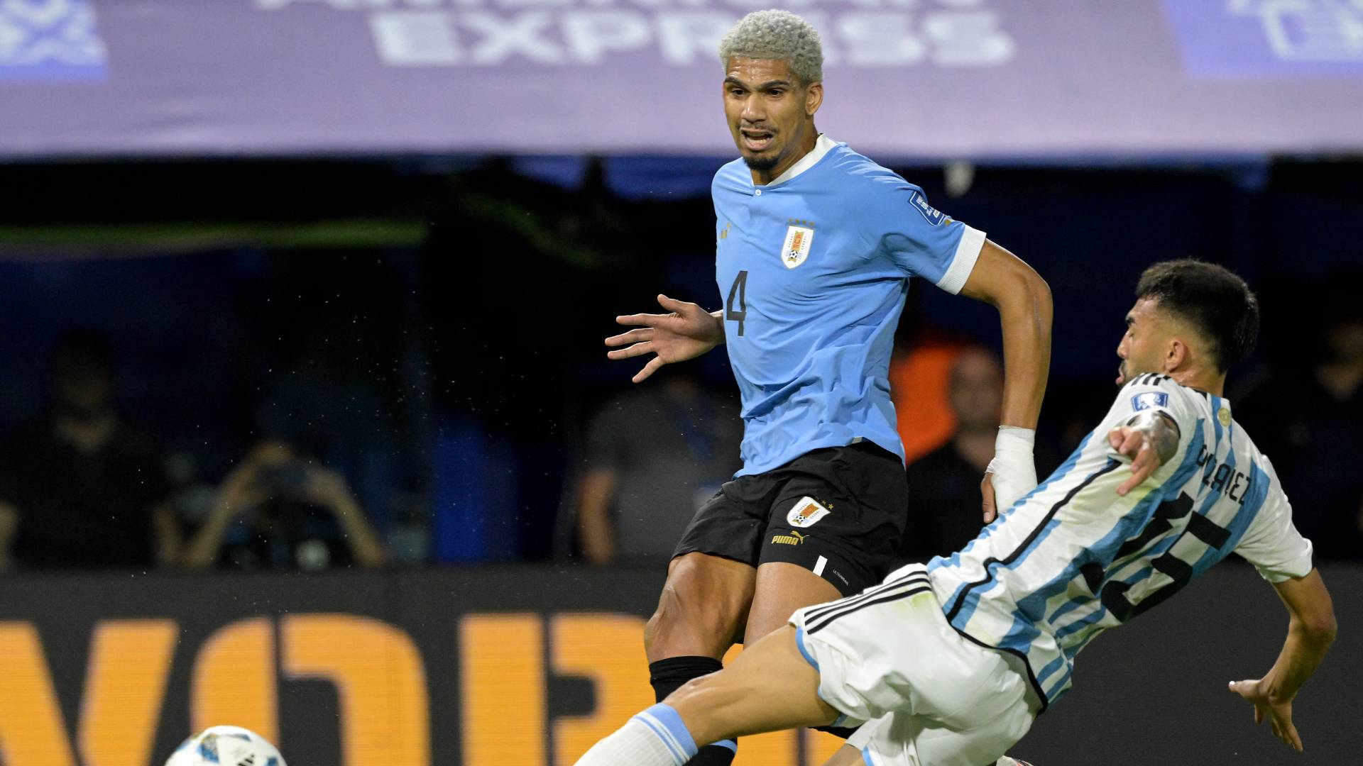 رونالد أراوخو من مباراة لمنتخب بلاده أمام الأرجنتين