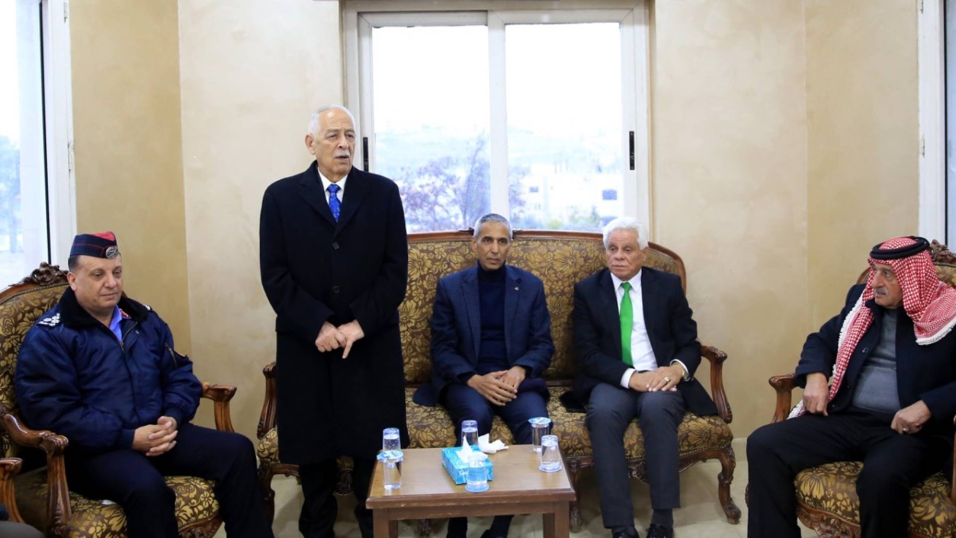 العيسوي ينقل تعازي الملك وولي العهد لعشيرتي الجغبير والدباس