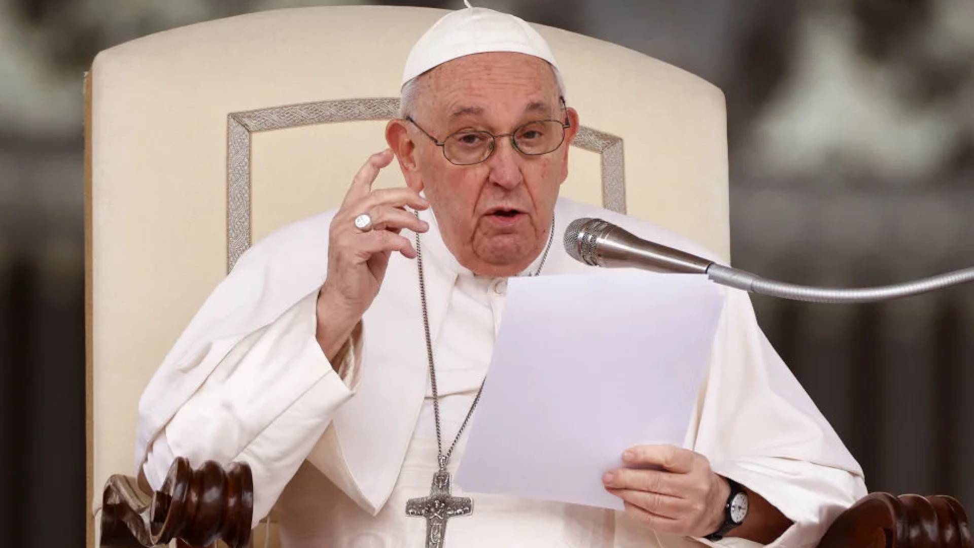 الفاتيكان يكشف الحالة الصحية للبابا فرنسيس بعد تمديد علاجه