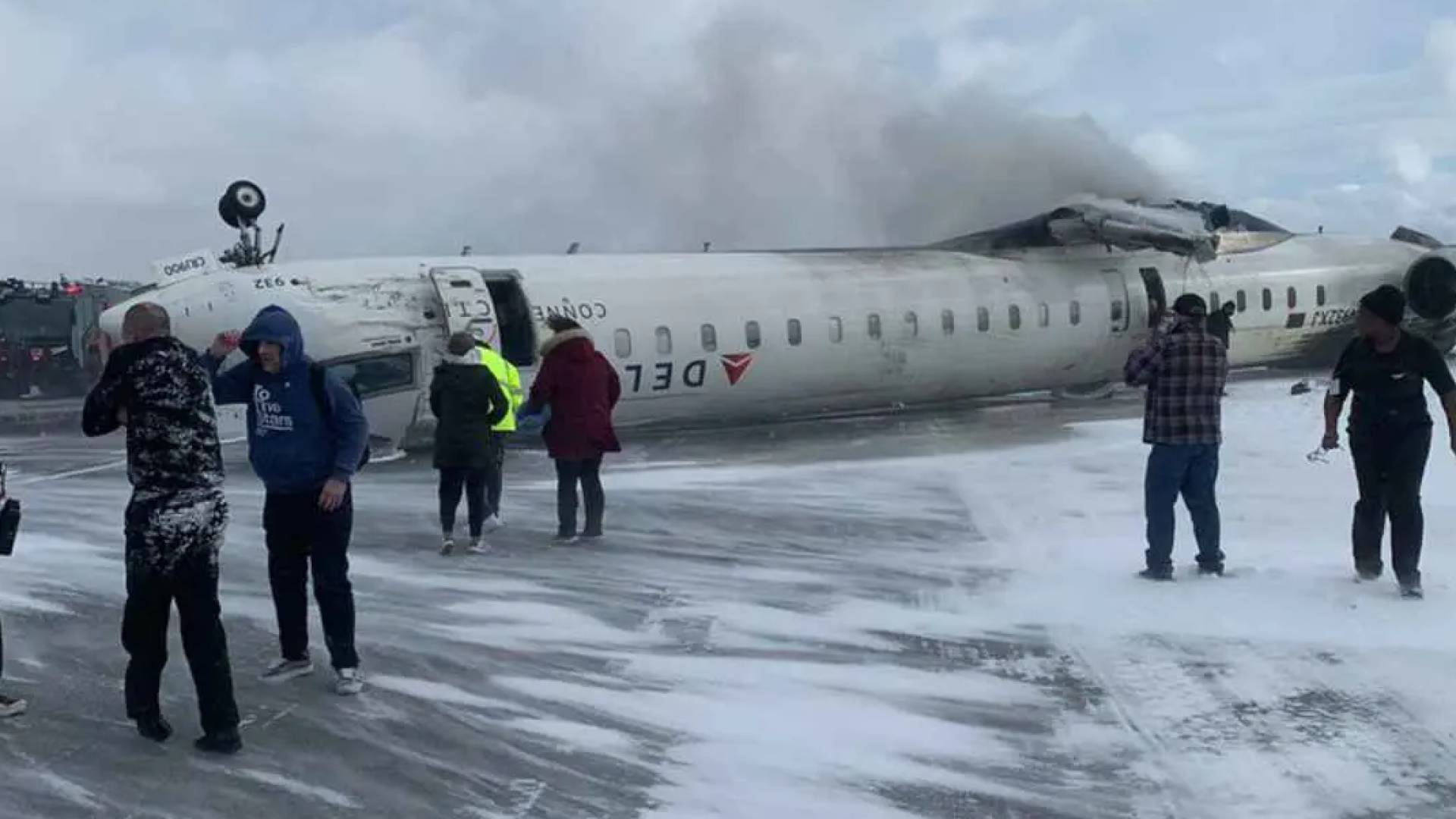 حادث انقلاب طائرة