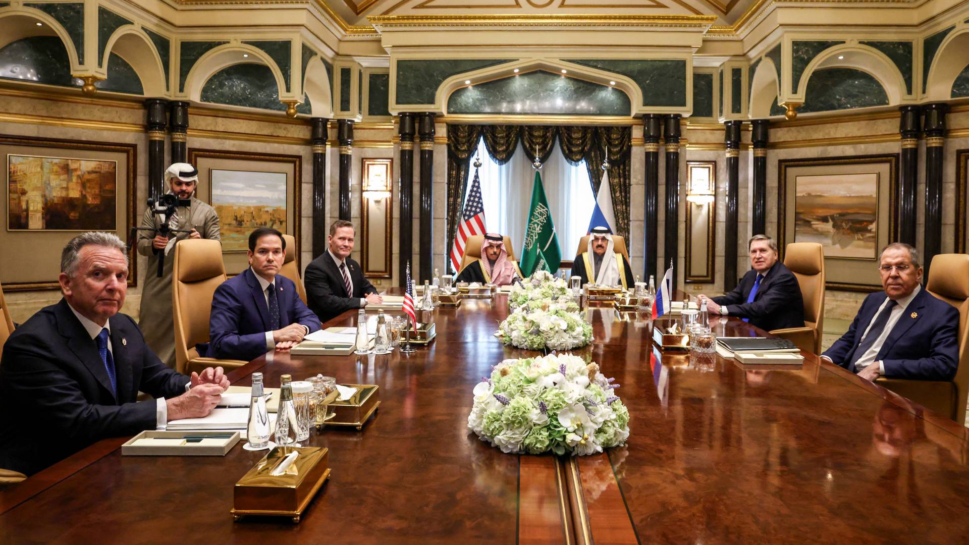 مسؤولون من الولايات المتحدة وروسيا والسعودية في قصر الدرعية بالرياض