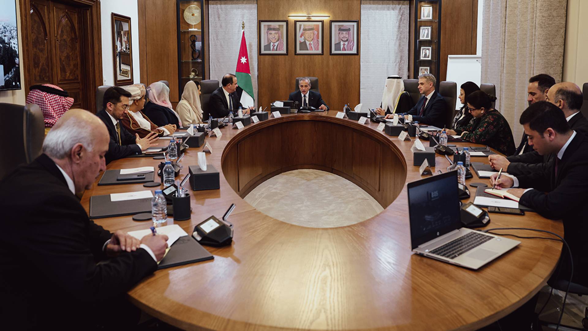 رئيس الوزراء، الدكتور جعفر حسان