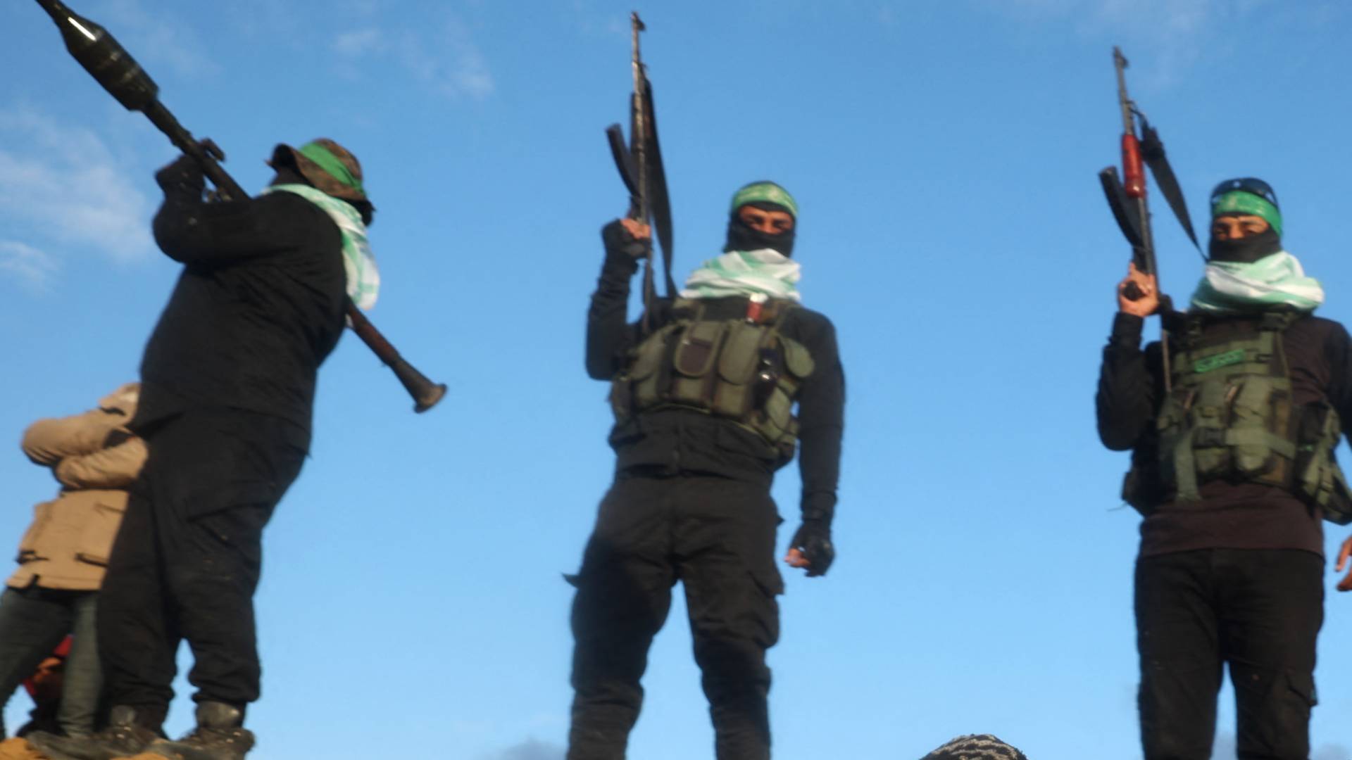 كتائب القسام خلال تسليم جثامين محتجزين في غزة