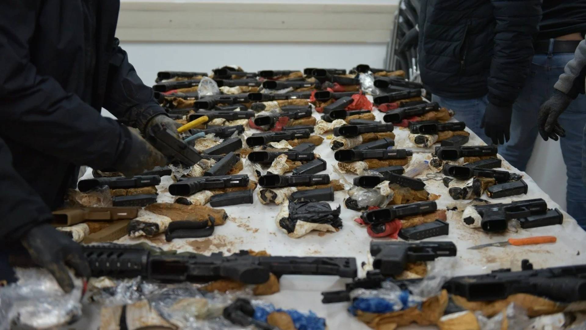 أسلحة - تعبيرية