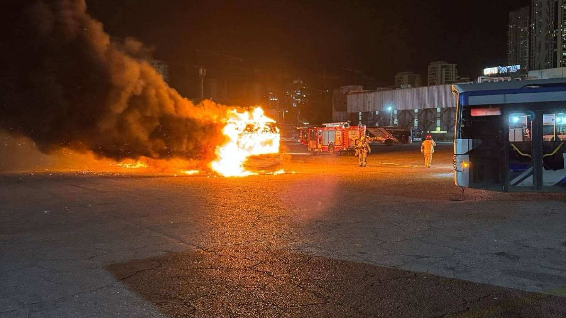 انفجار حافلتين جنوب تل أبيب