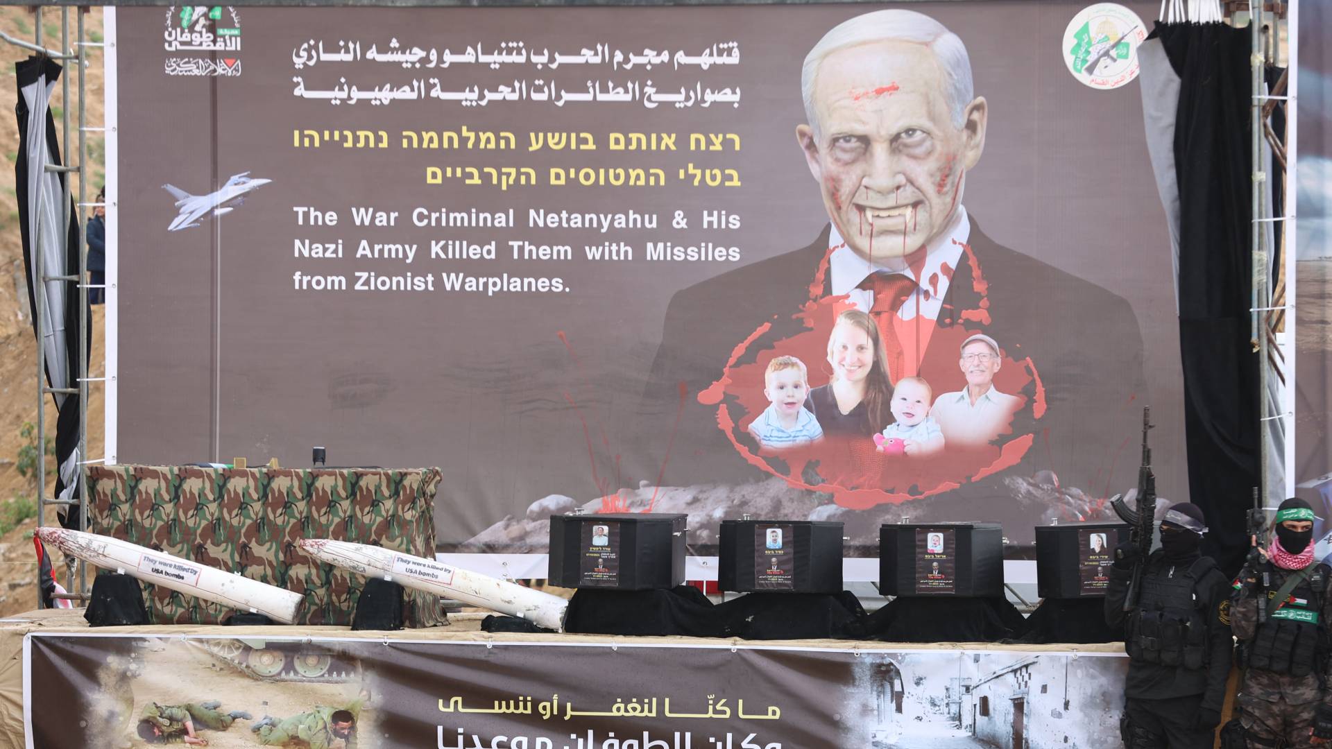 صورة رفعها القسام خلال تسليم الجثث