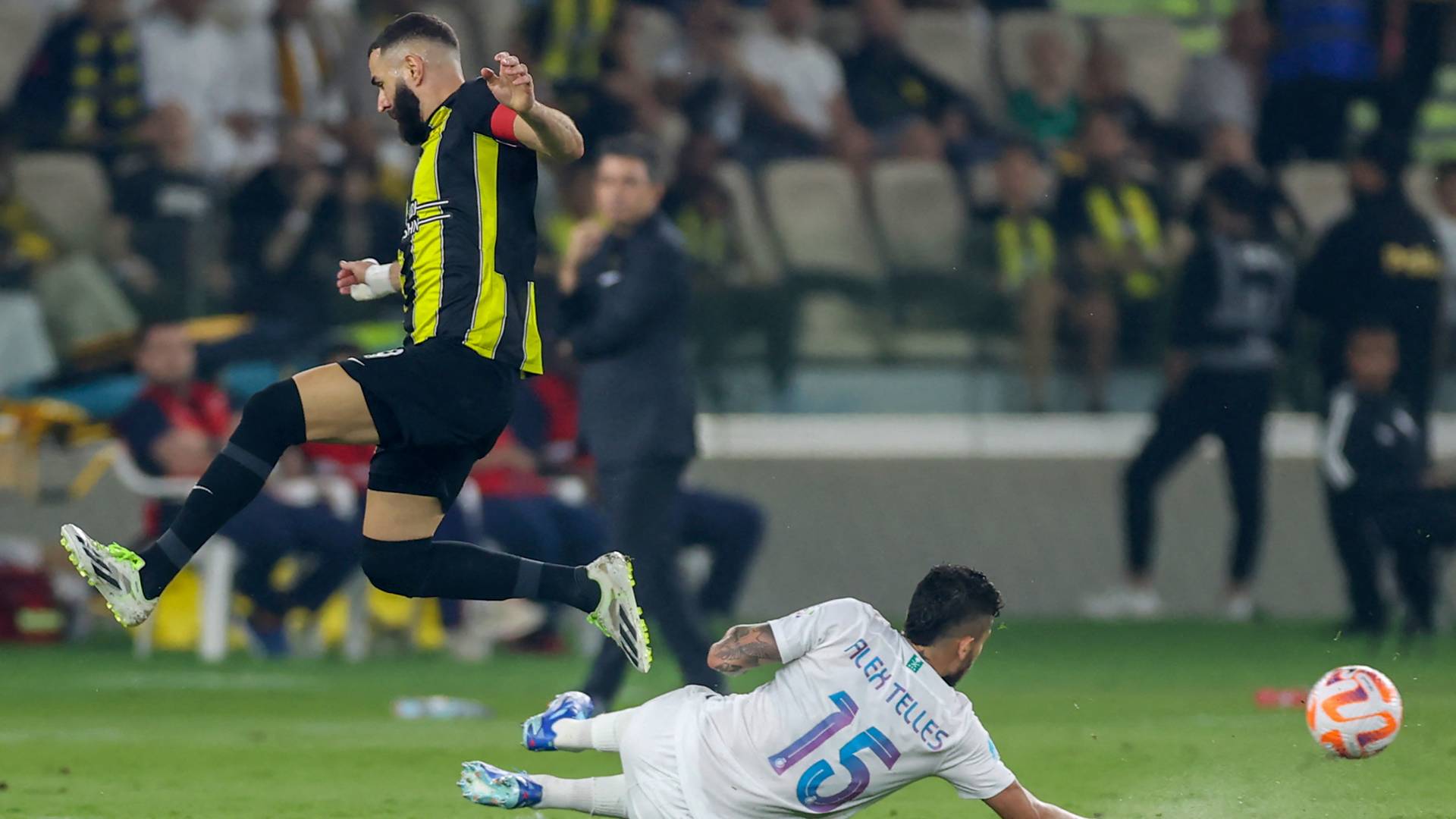 كريم بنزيما يتطلع للتألق أمام الهلال