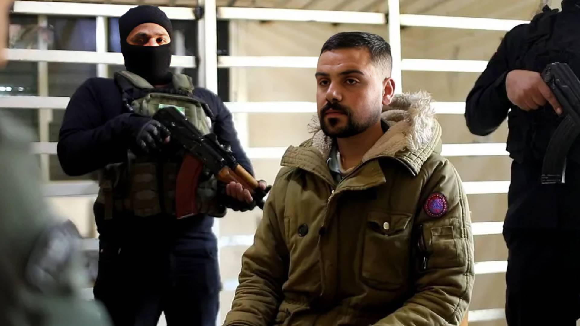 الأمن السوري يعتقل متورطا بإلقاء براميل متفجرة على المدنيين بعهد نظام الأسد