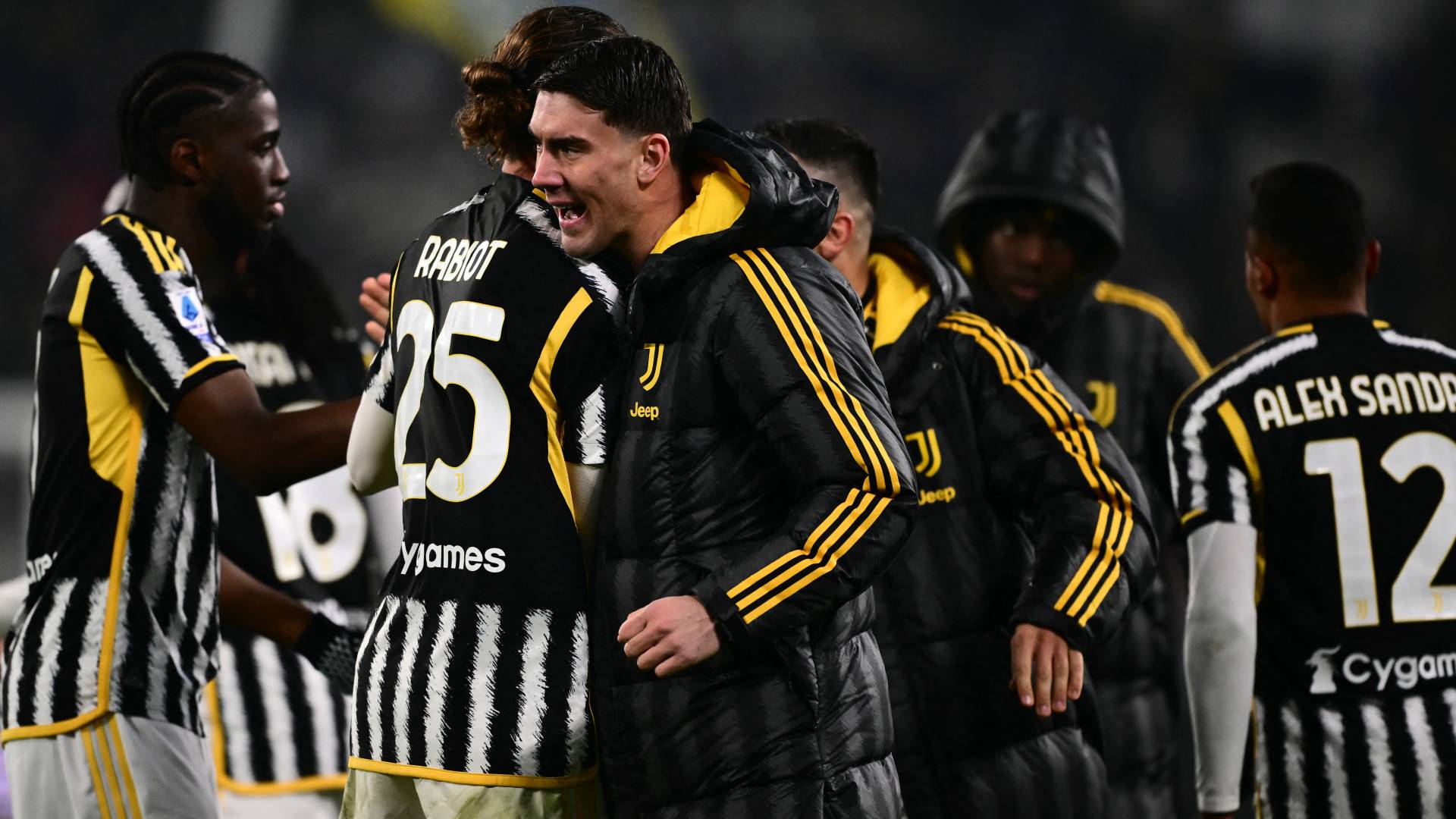 لاعبو يوفنتوس يحتفلون بفوز سابق