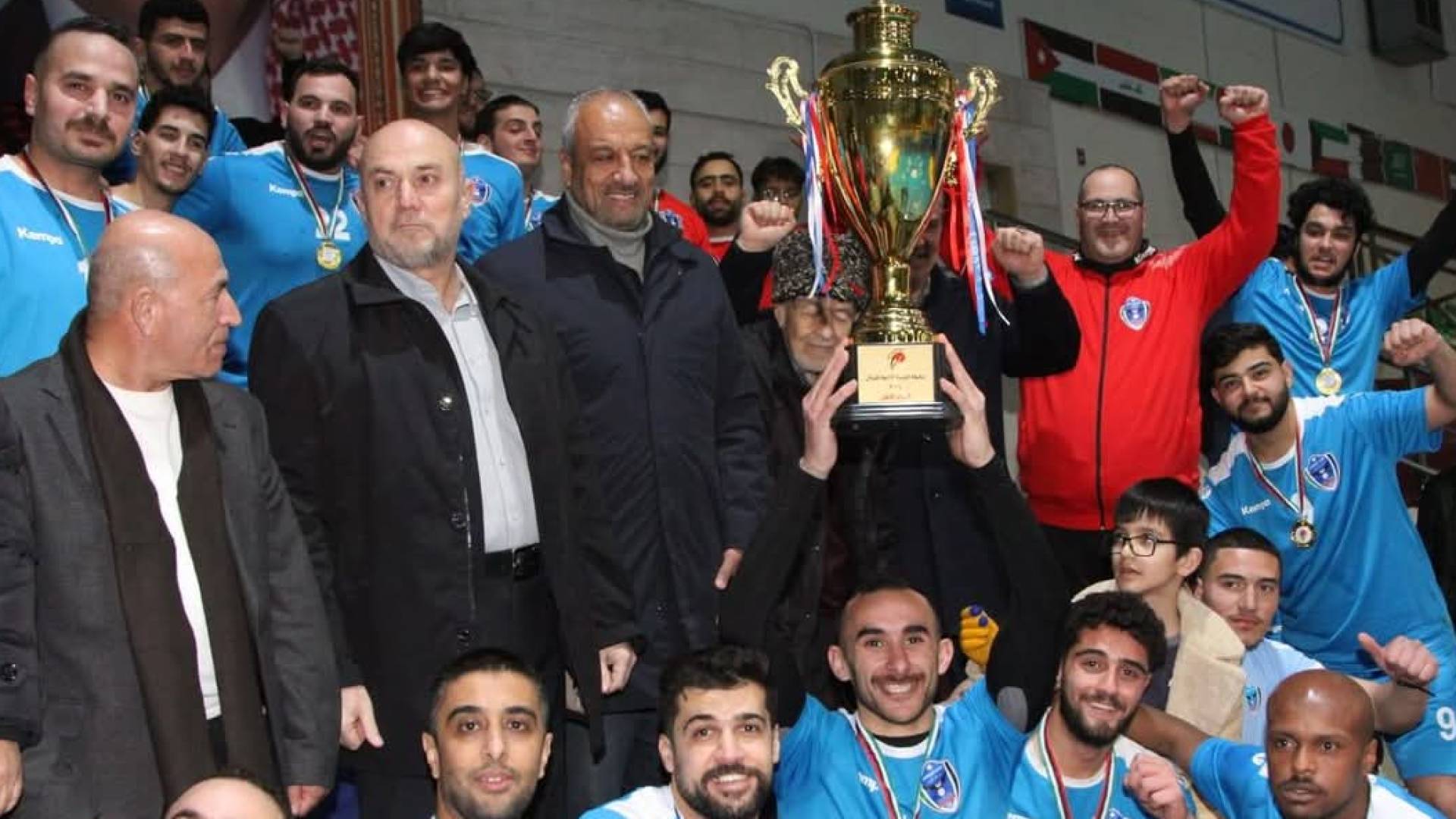 من التتويج