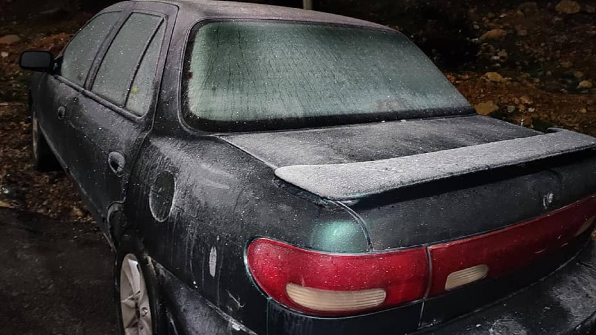 مركبة مغطاة بالجليد