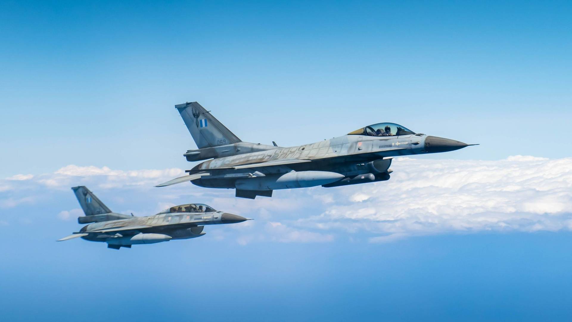 الاحتلال الإسرائيلي يقصف معبرا حدوديا بين لبنان وسوريا