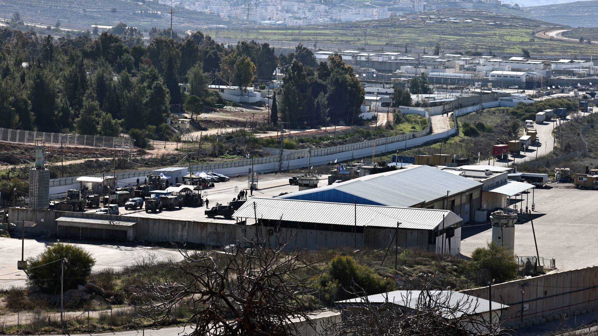 مجمع سجن الاحتلال "عوفر " الواقع بين رام الله وبيتونيا في الضفة الغربية المحتلة
