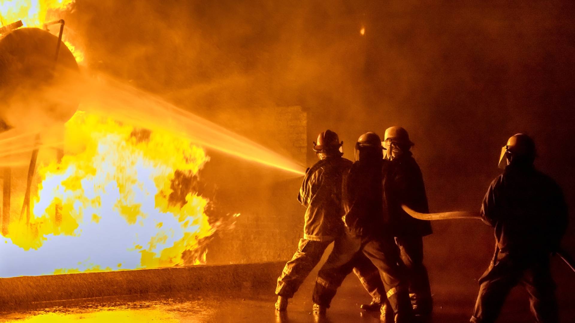 إخماد حريق - تعبيرية