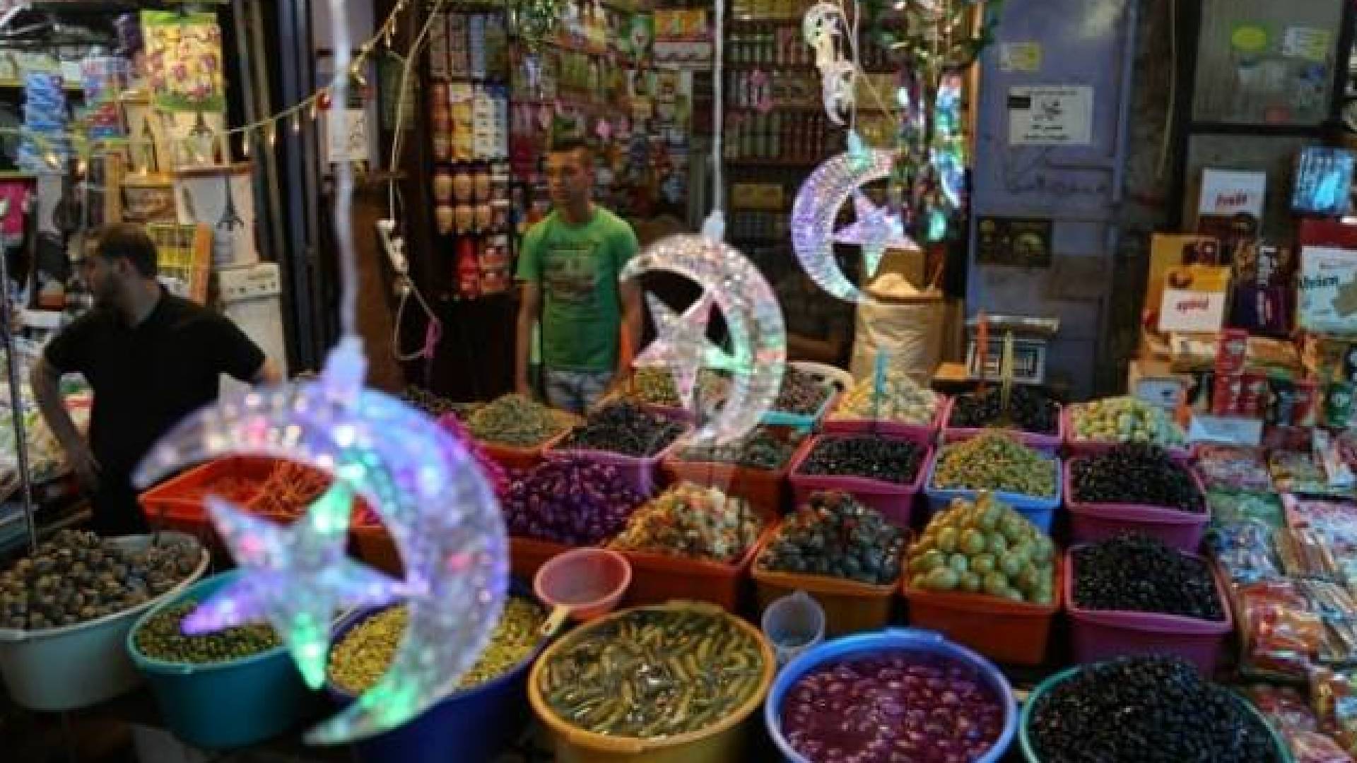 أحد المحلات التجارية - تعبيرية