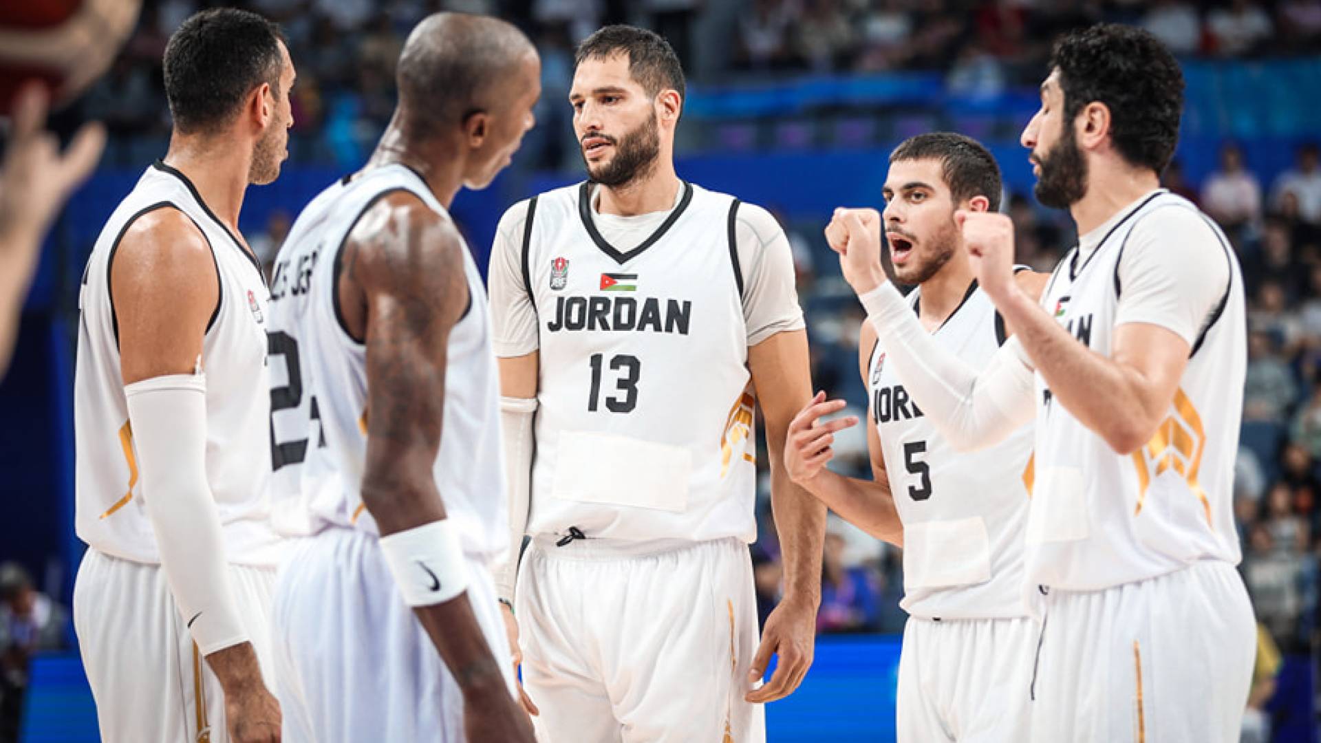 لاعبو المنتخب الوطني