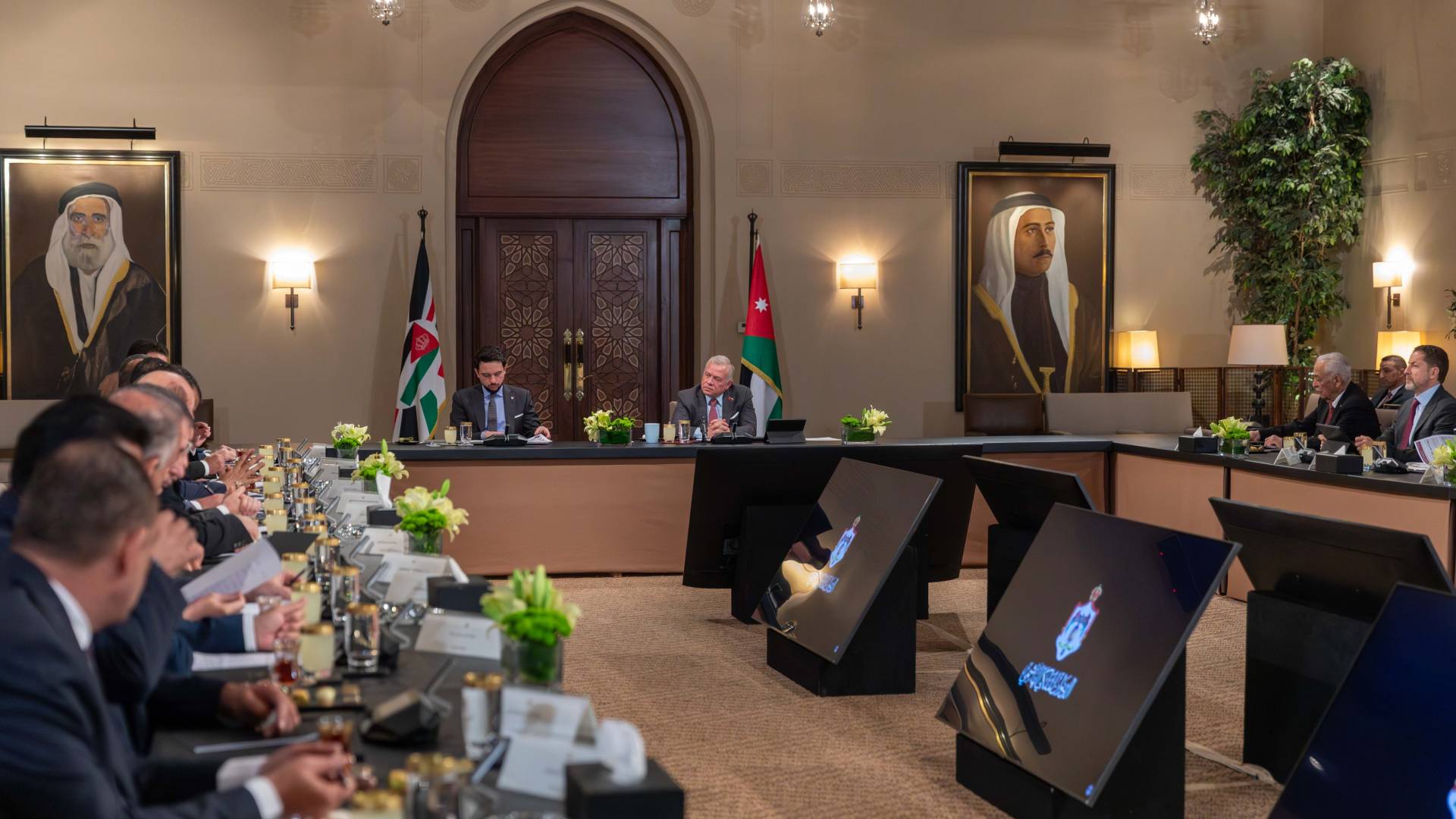 لقاء الملك مع اللجان النيابية الاثنين