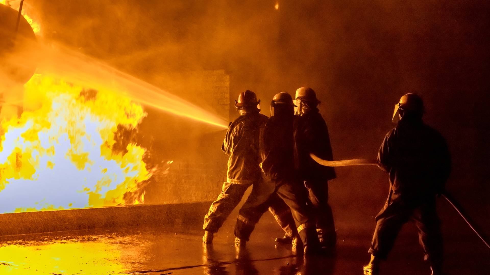 إخماد حريق - تعبيرية