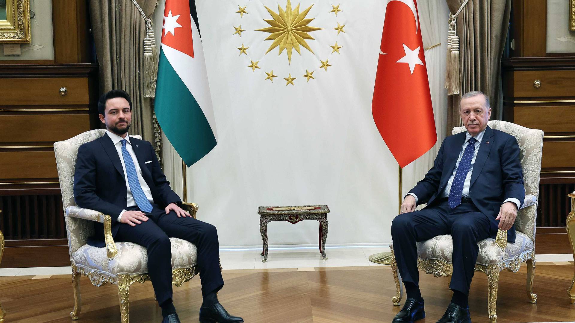 سمو ولي العهد الامير الحسين بن عبدالله خلال لقائه الرئيس التركي رجيب طيب أردوغان