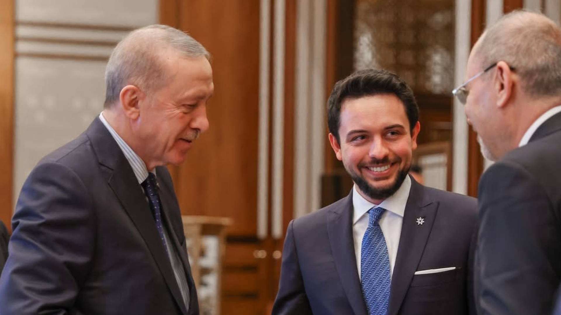 سمو ولي العهد الامير الحسين بن عبدالله خلال لقائه الرئيس التركي رجيب طيب أردوغان