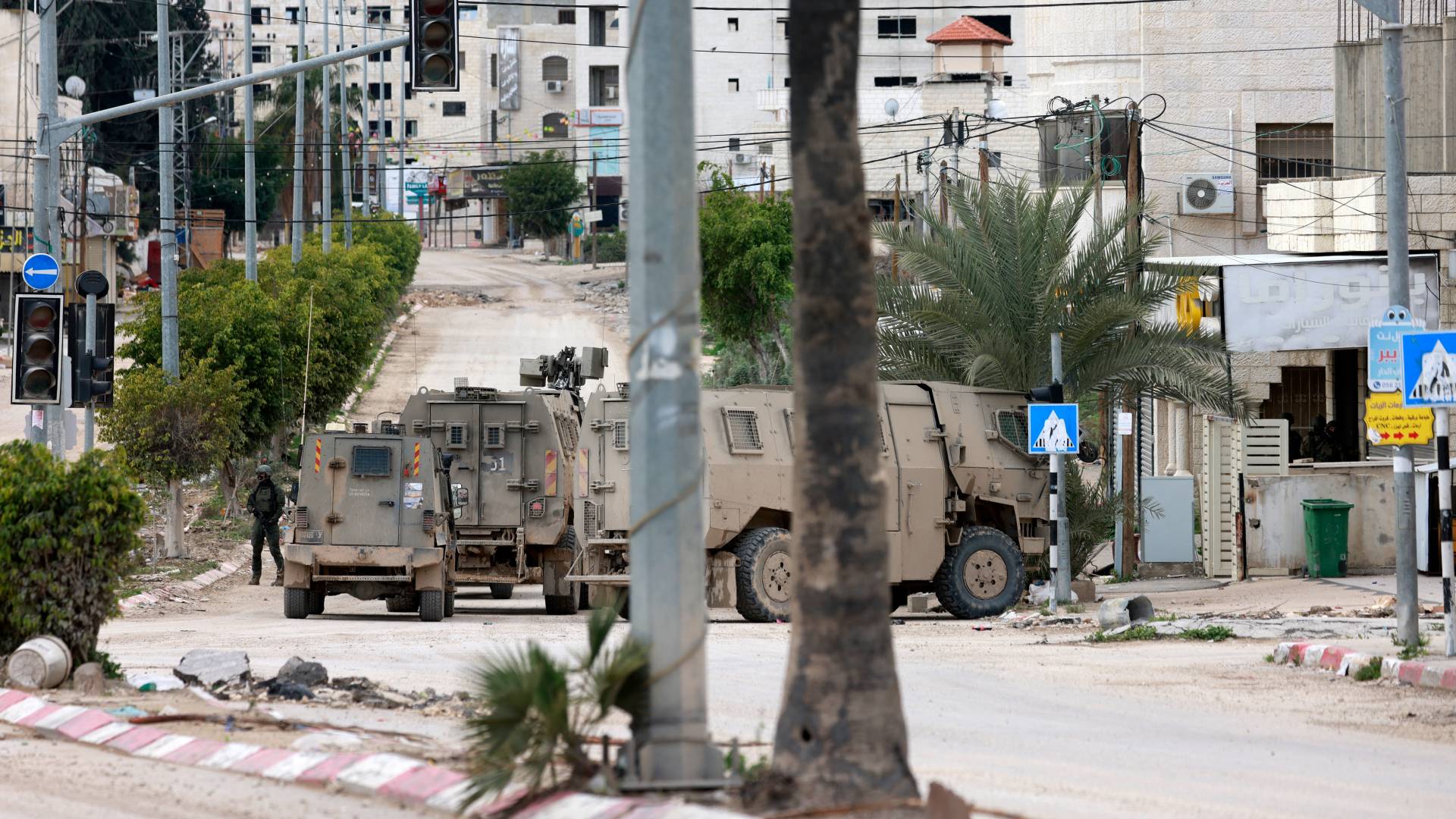 قوات الاحتلال لدى اقتحام نابلس بالضفة الغربية