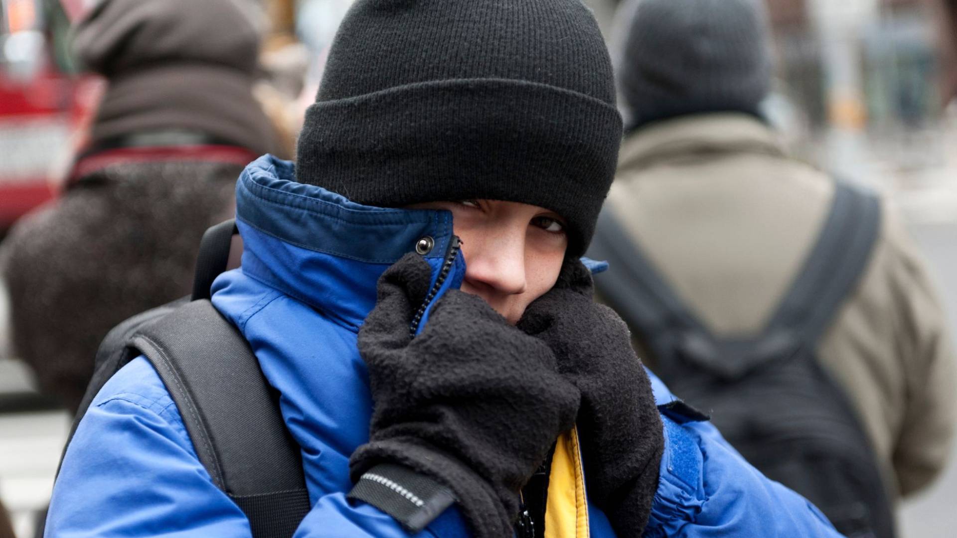 شخص يرتدي ملابس ثقيلة