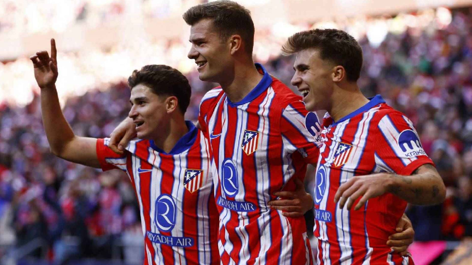 لاعبو اتلتيكو مدريد يحتفلون بهدف