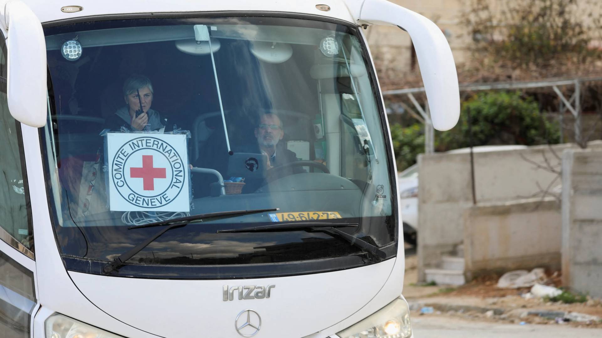 حافلات الصليب الأحمر