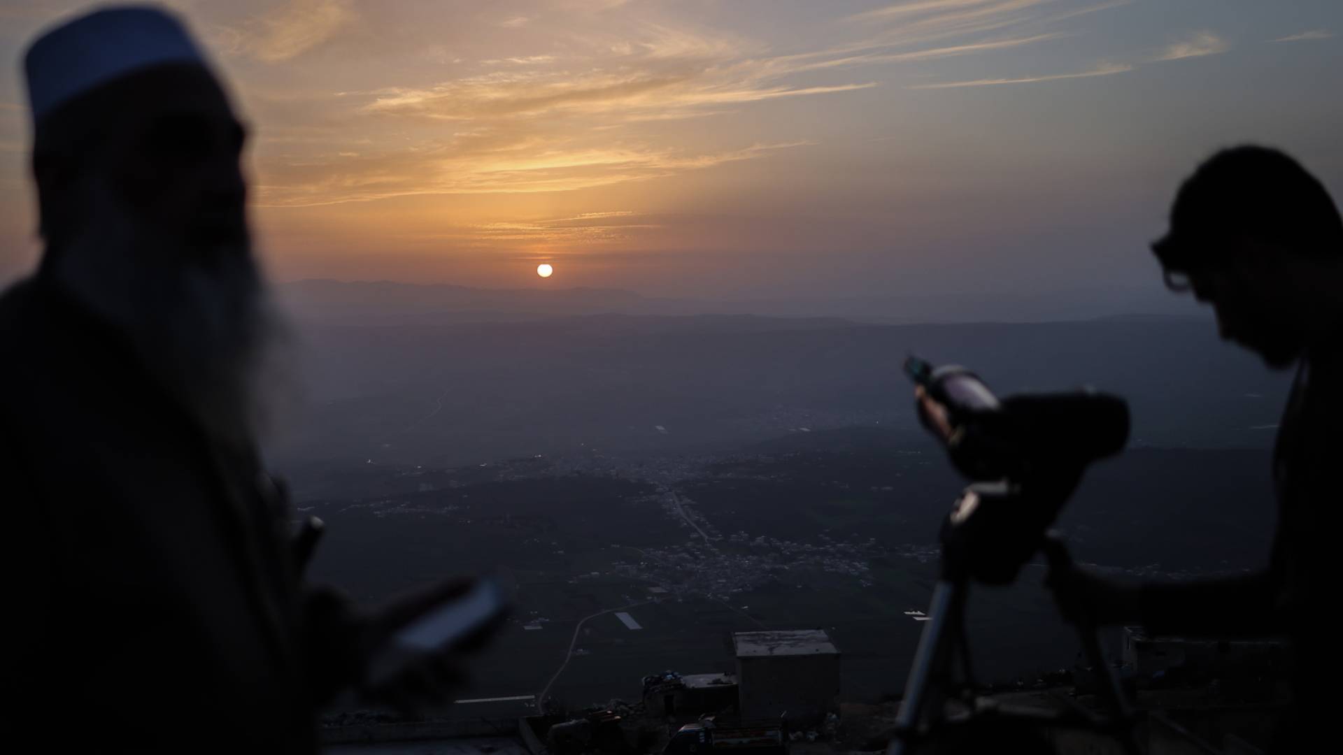 تحري هلال شهر رمضان