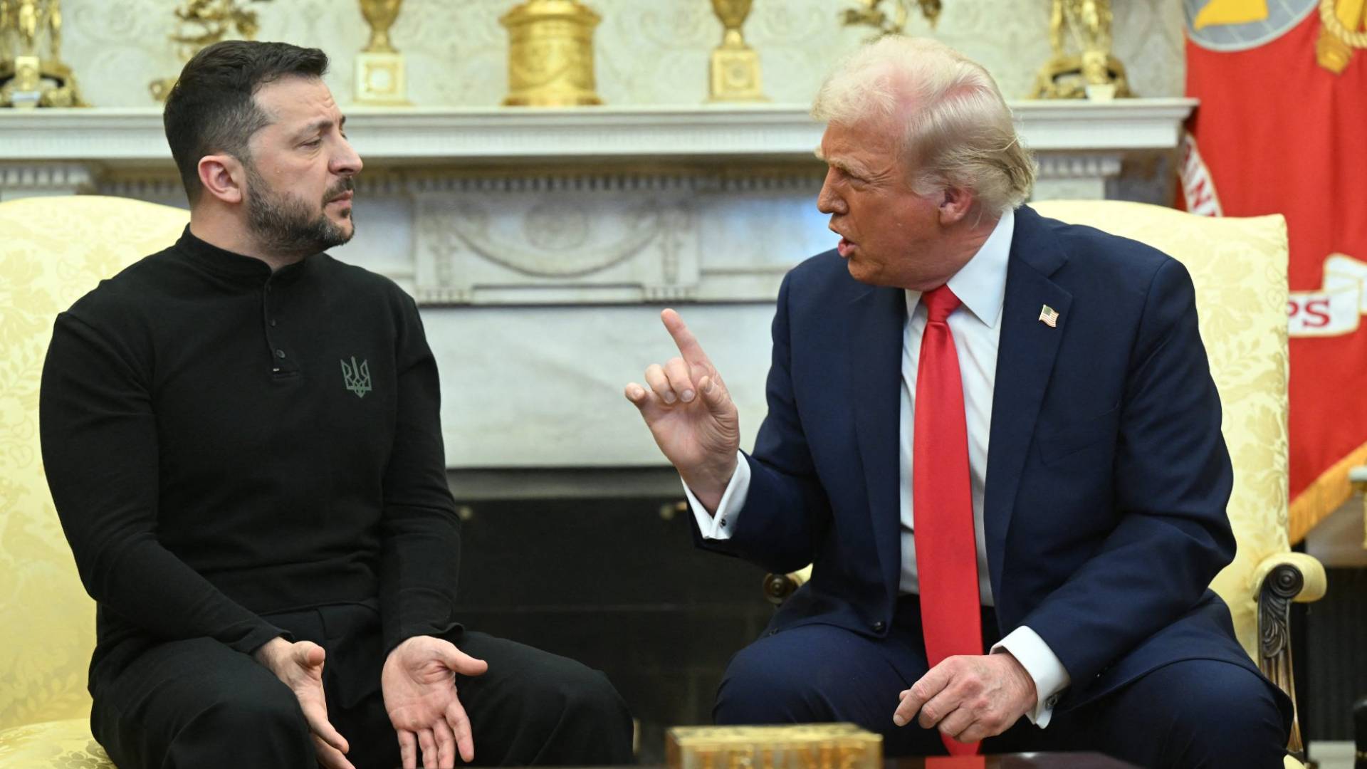 الرئيس الأمريكي دونالد ترمب (يمينا)، والرئيس الأوكراني فولوديمير زيلينسكي(يسارا)