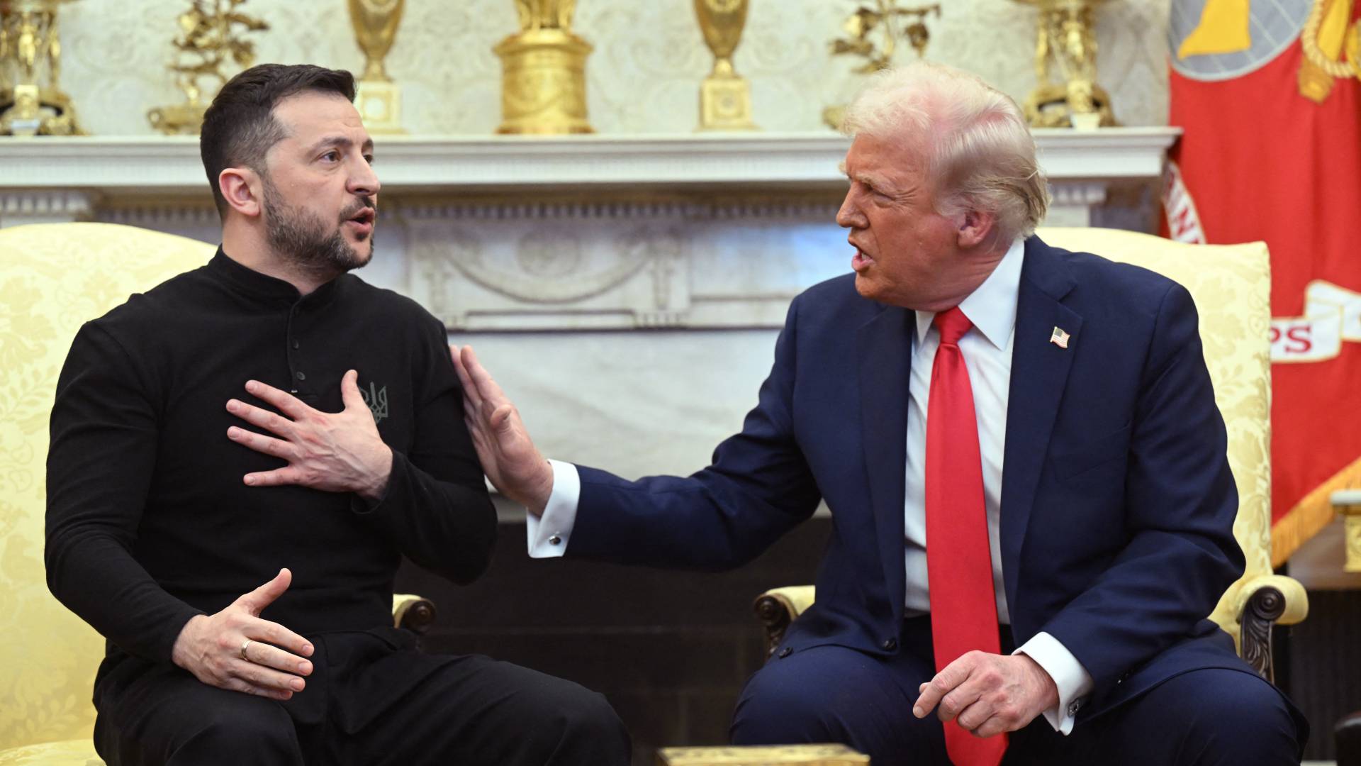 الرئيس الأمريكي دونالد ترمب (يمينا)، والرئيس الأوكراني فولوديمير زيلينسكي(يسارا)