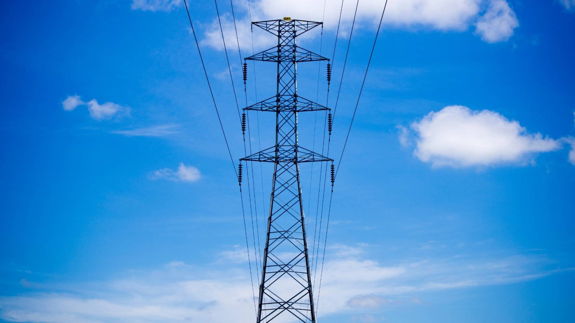 عمود كهرباء