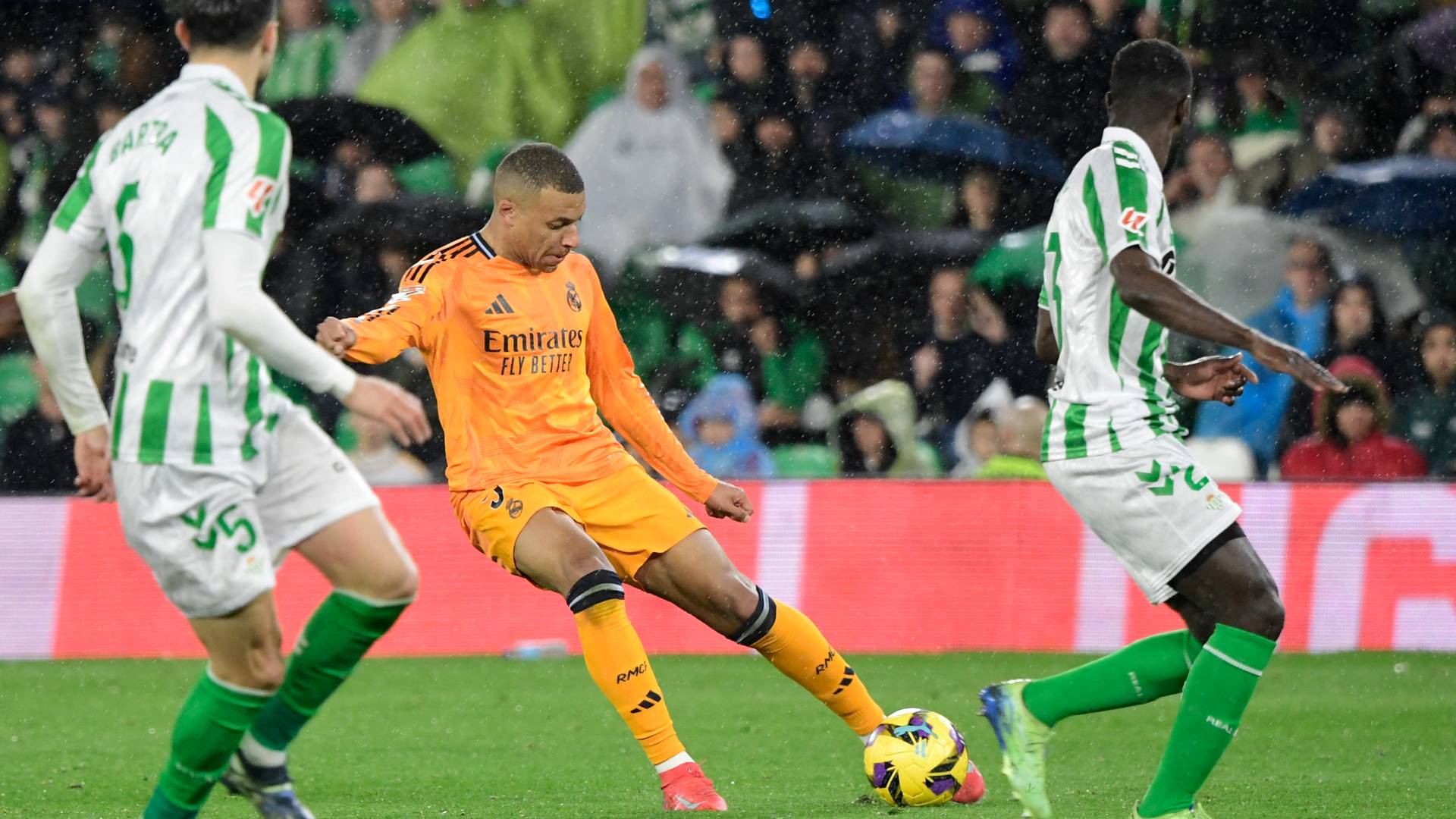 لقطة من مباراة ريال مدريد وريال بيتيس