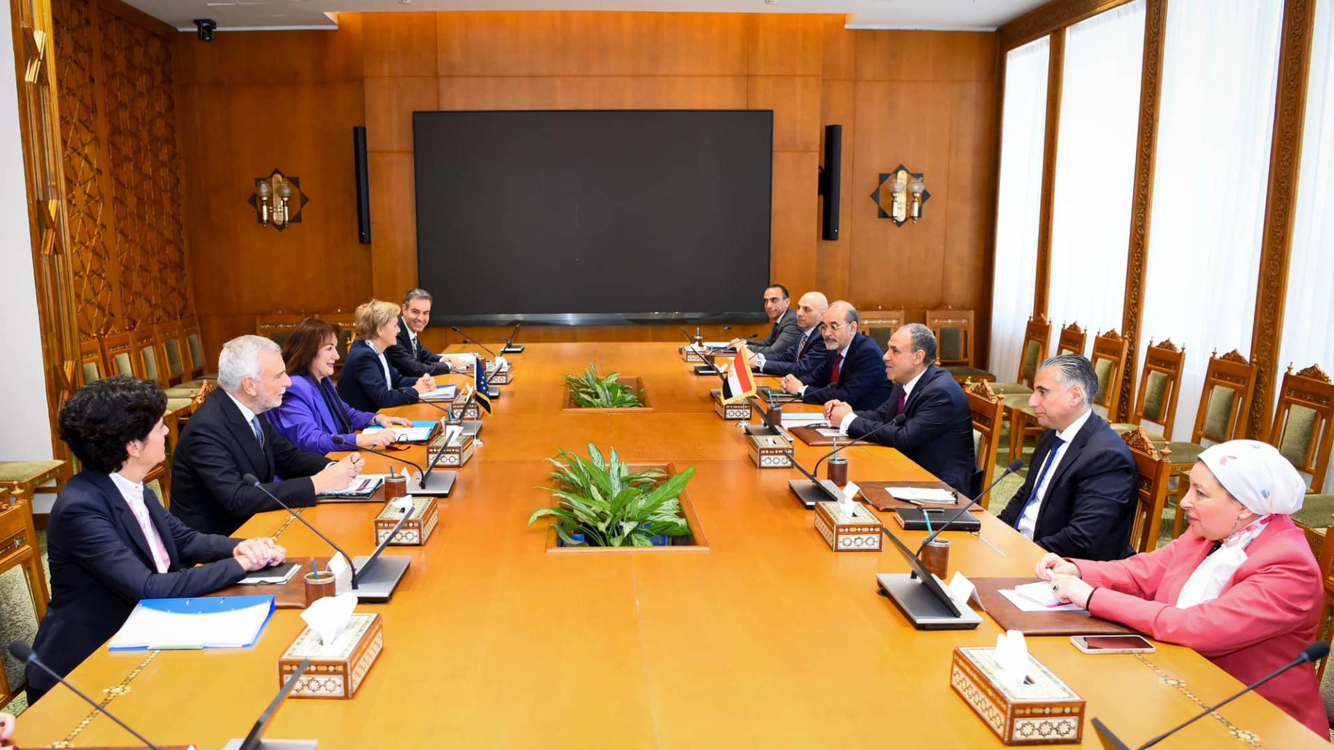 وزير الخارجية والهجرة المصري يجرى مشاورات سياسية مع مفوضة الاتحاد الأوروبى لشئون المتوسط