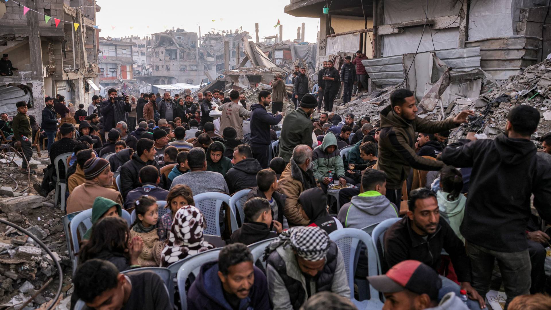 خلال تنظيم إفطار جماعي للصائمين في قطاع غزة