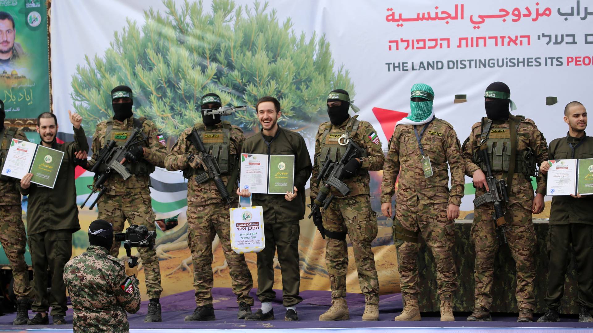 خلال تسليم أحد محتجزي الاحتلال في غزة