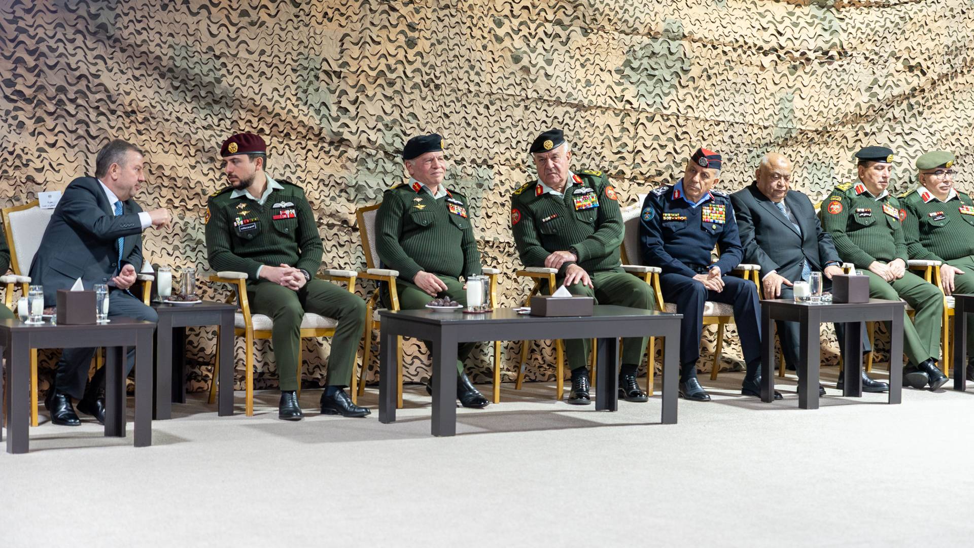 الملك عبدالله الثاني وولي العهد الأمير الحسين يحضران مأدبة إفطار القوات المسلحة