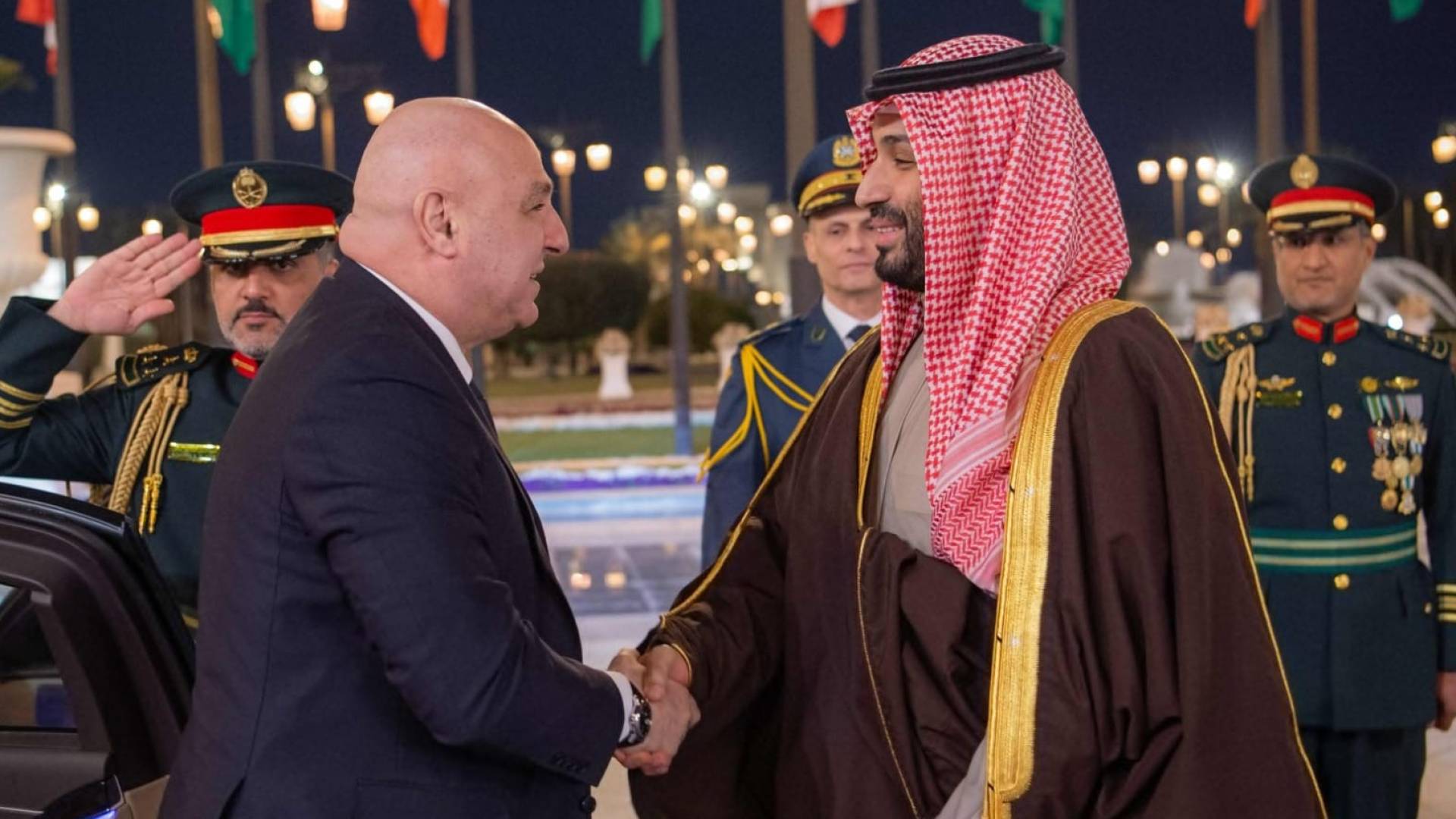ولي العهد السعودي يستقبل الرئيس اللبناني وسط مراسم استقبال رسمية