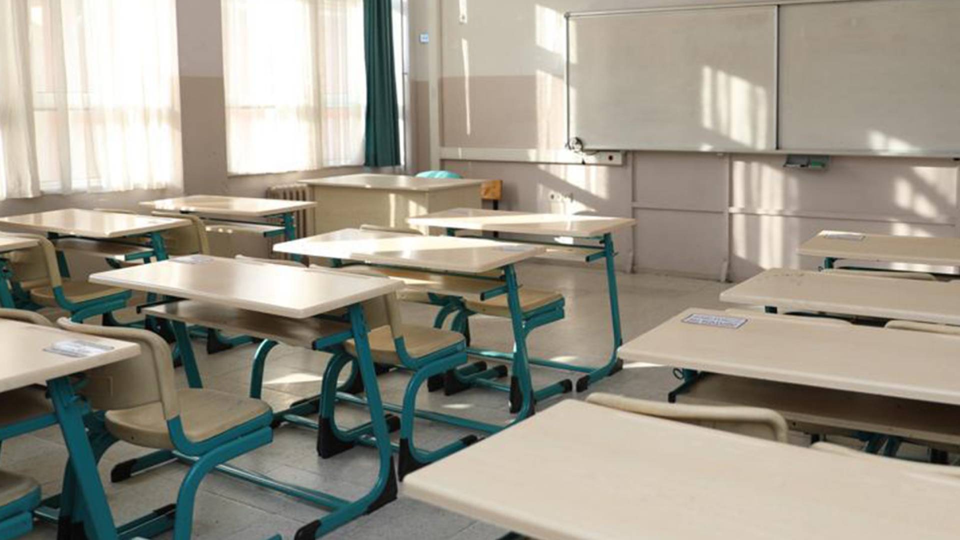 فيديو متداول: طالب يتعرض للحرق داخل مدرسة