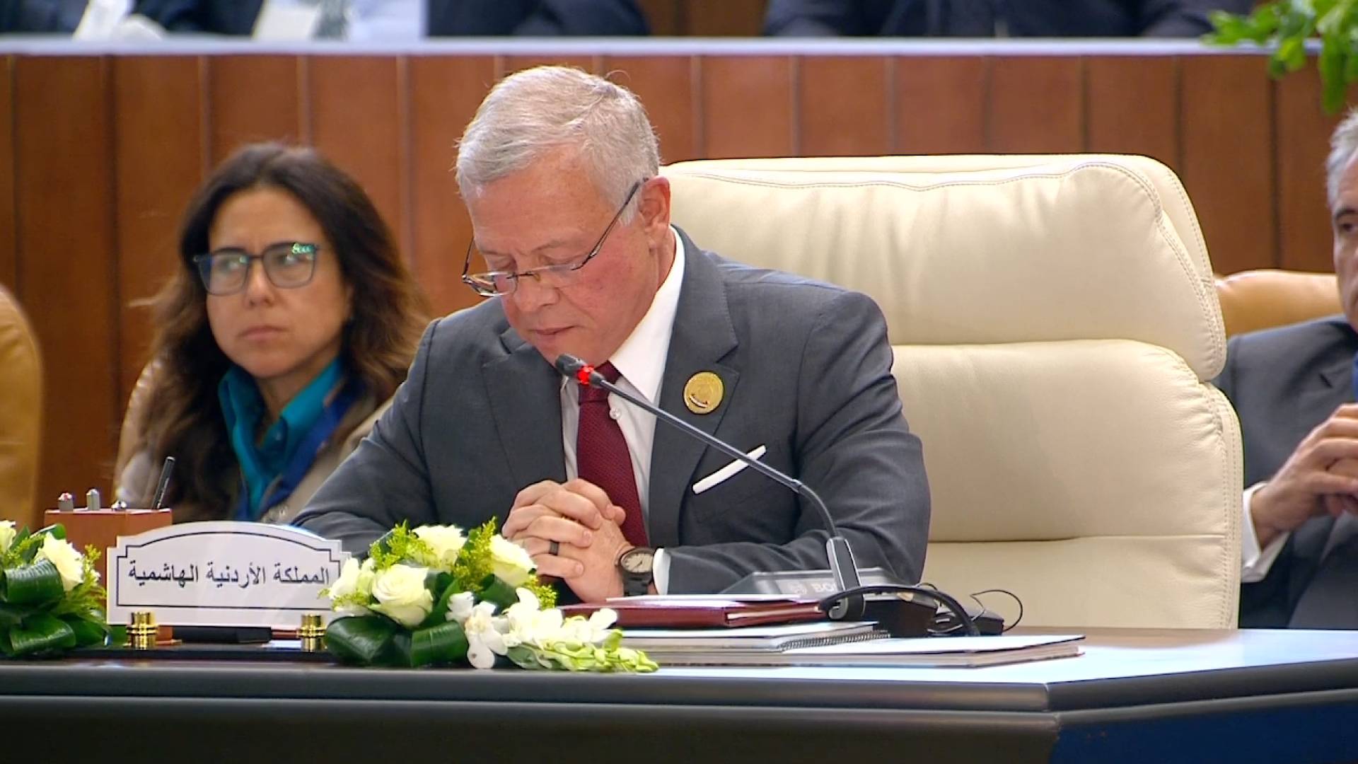 الملك عبدالله الثاني لدى القاء كلمته في القاهرة