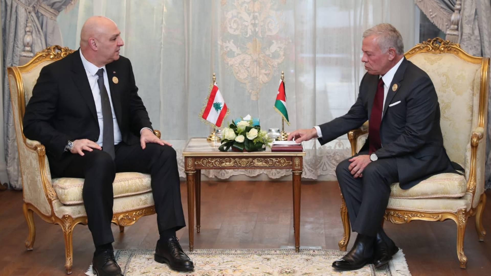 الملك يبحث المستجدات الإقليمية