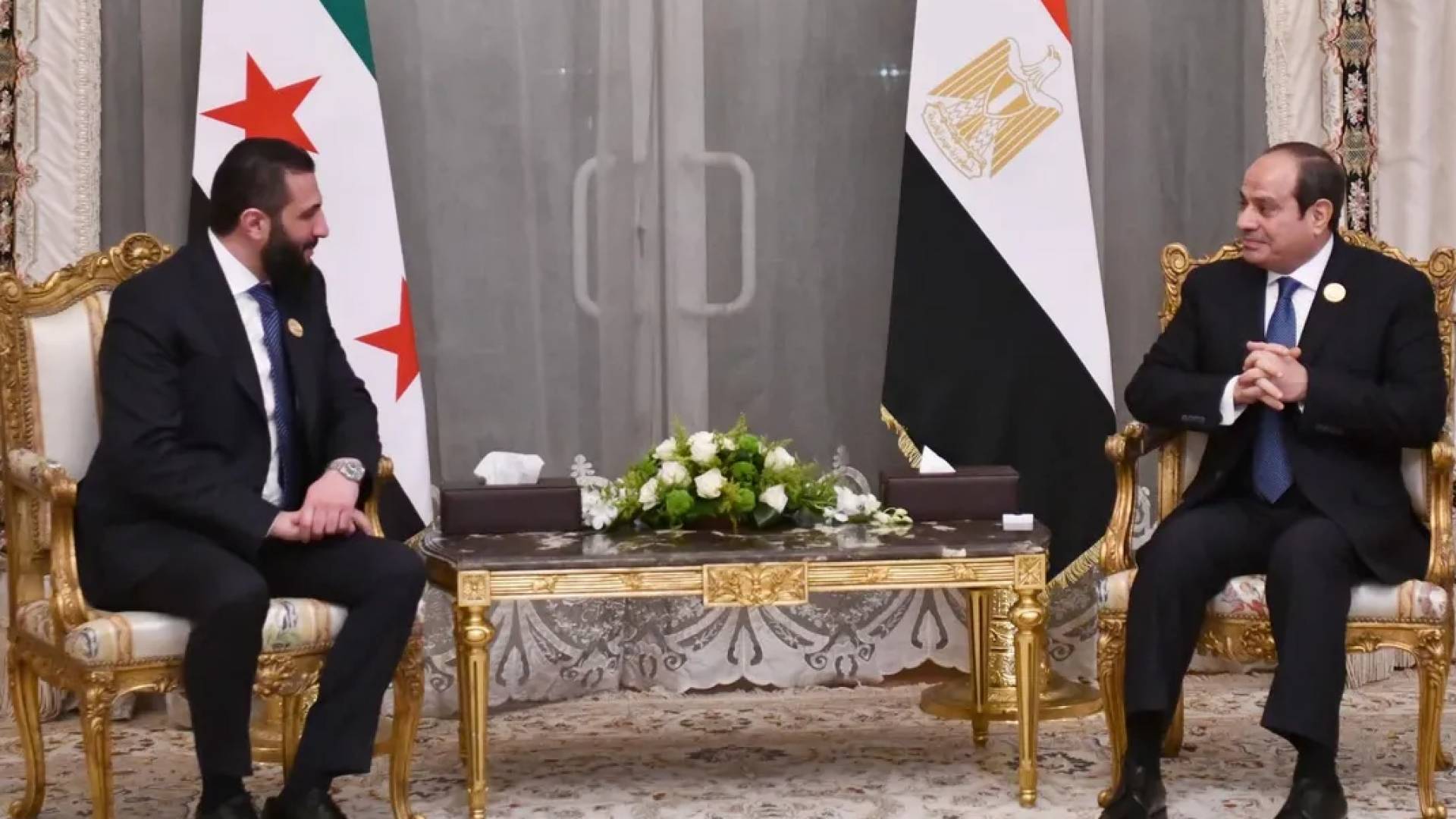 السيسي يلتقي الرئيس السوري أحمد الشرع على هامش القمة العربية غير العادية