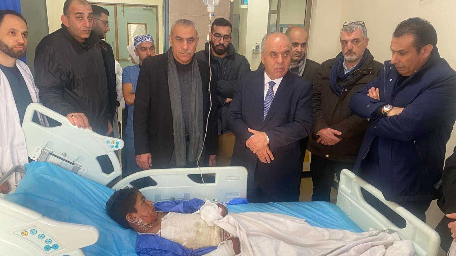 وزير التربية يطمئن على صحة الطفل المعتدى عليه بالرصيفة ويؤكد اتخاذ الإجراءات القانونية بحق المقصرين