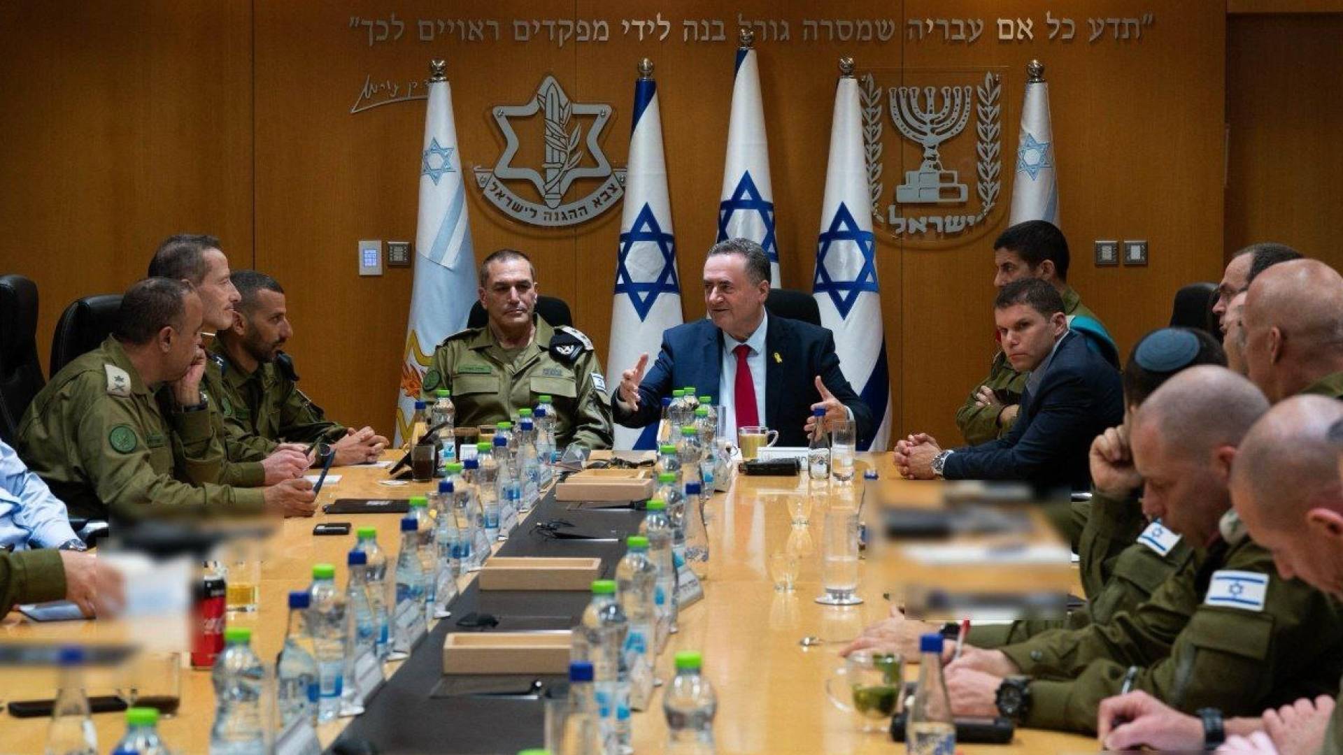 وزير الحرب في حكومة الاحتلال يسرائيل كاتس وهيئة أركان الاحتلال