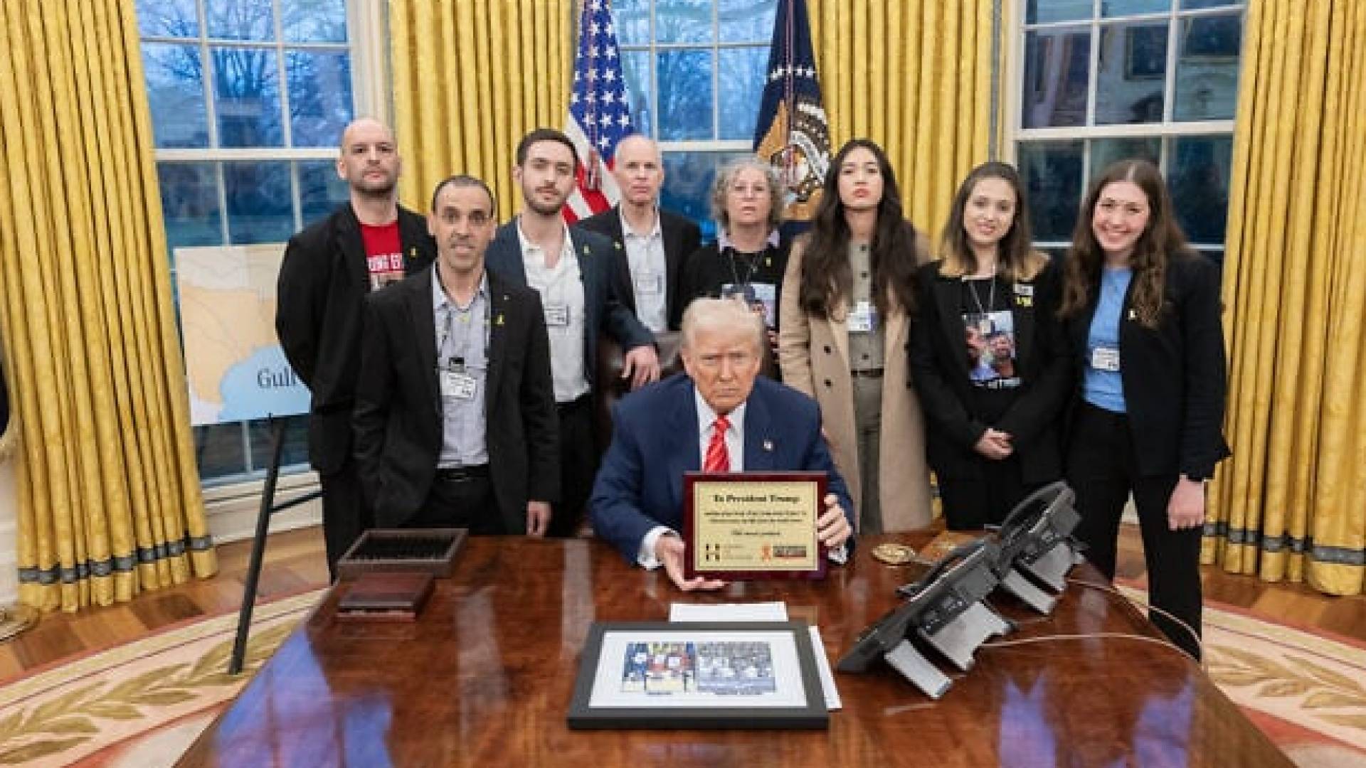 لقاء ترمب ومحنجزين أفرج عنهم من غزة