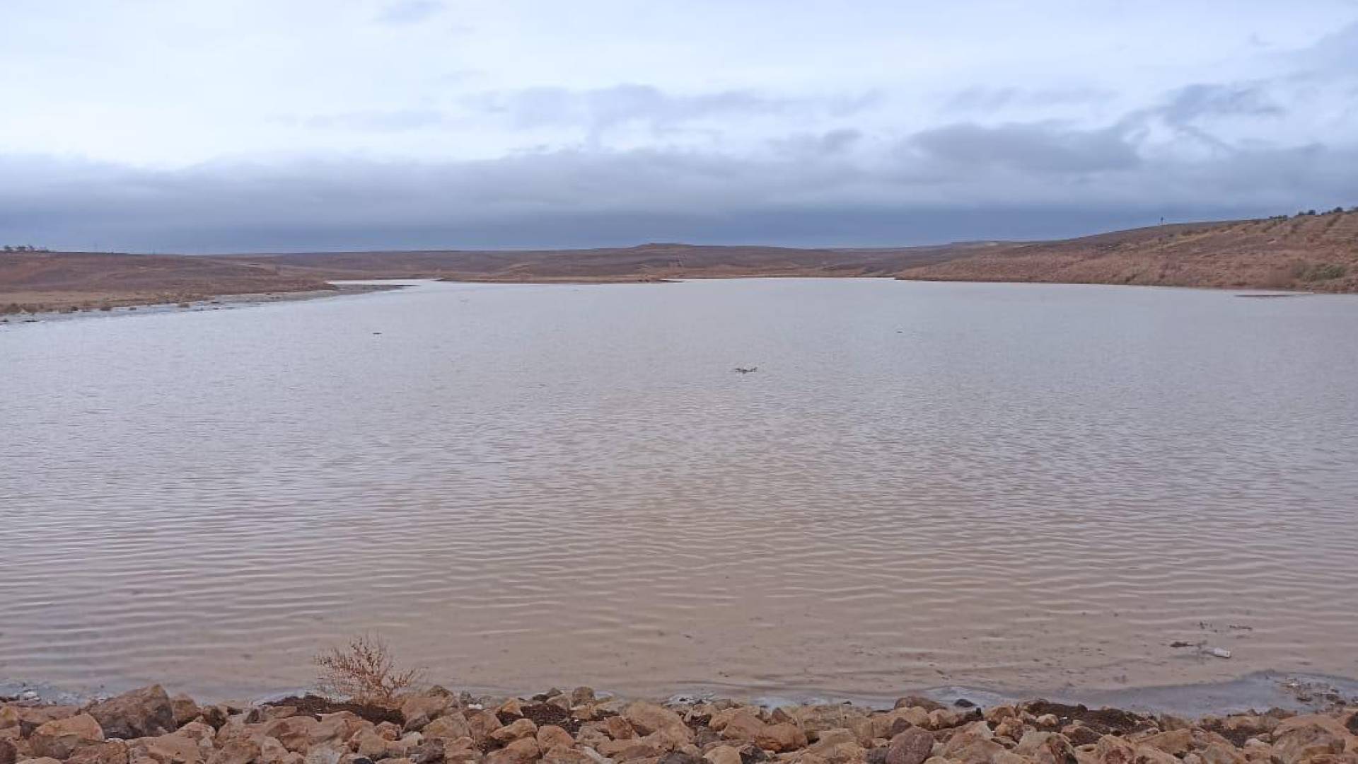 امتلاء سد الوحيدي في معان ووصوله إلى كامل سعته التخزينية